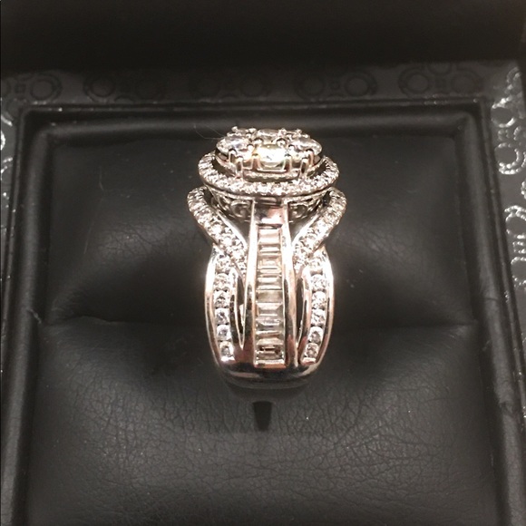 One 14 karat gold ring, 100 diamonds. - Picture 5 of 6